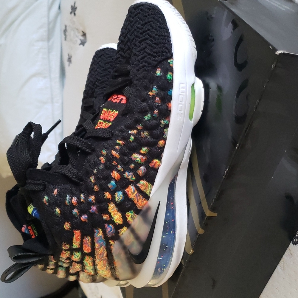 LEBRON XVII (GS), SIZE 5Y
